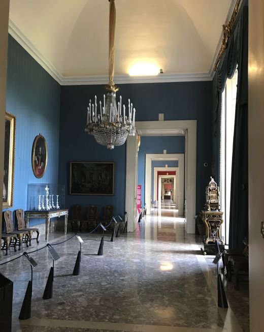 Das Königspalast und die Galerie von Capodimonte